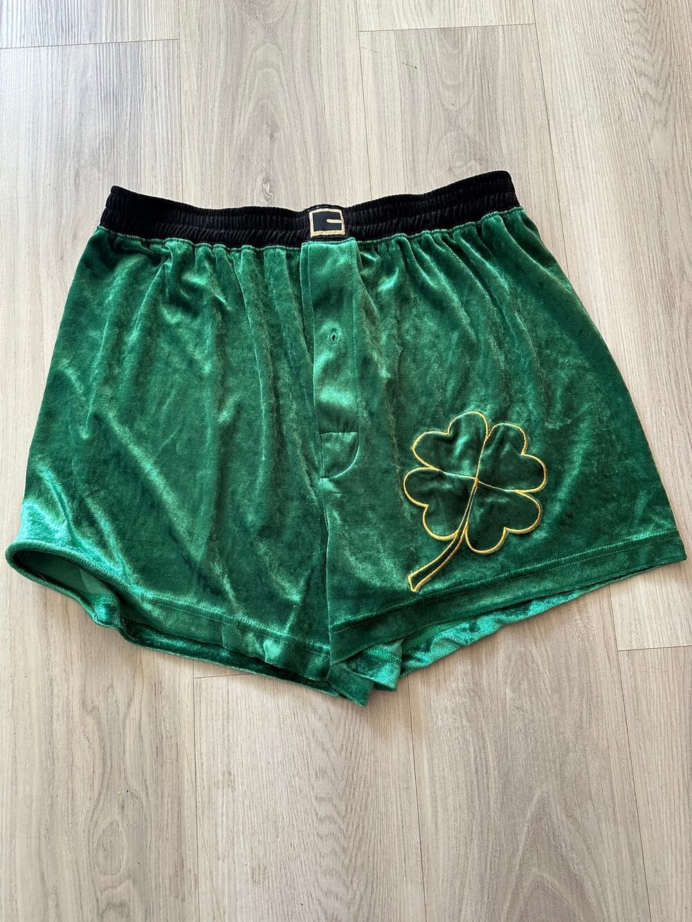 Accents by Isaco Men's Large Green Velour Shamrock Boxer Shorts St Patricks